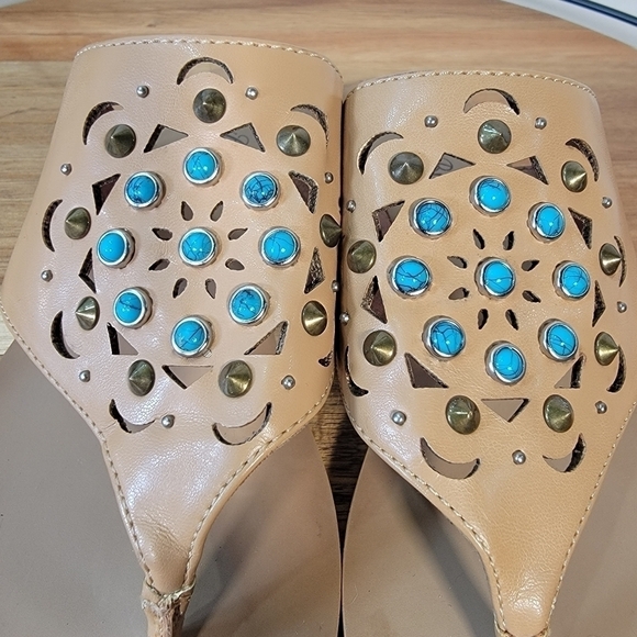Lucky Brand 'Breese' Sandal Tan Thong with turquoise embellishments boho Size 7 - Picture 3 of 15